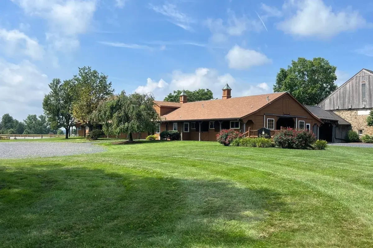 The event barn and green lawn at Wyndsor Farm